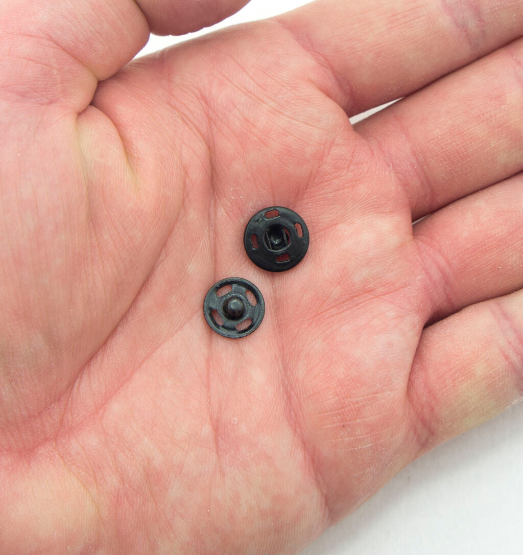 Pack of 40 metal snap fasteners for trousers and skirts.