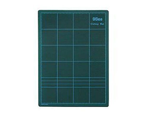 Close-up of cutting mat's non-slip surface