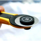 Packaging of the rotary cutter blades with product details visible.