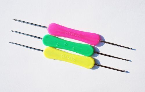 Double sided crochet hook showing 2mm and 2.5mm sizes