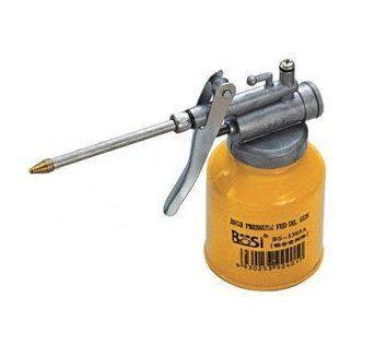 High pressure oil injection gun with 250g capacity on a workbench.