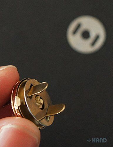 Packaging of the magnetic buttons with product details