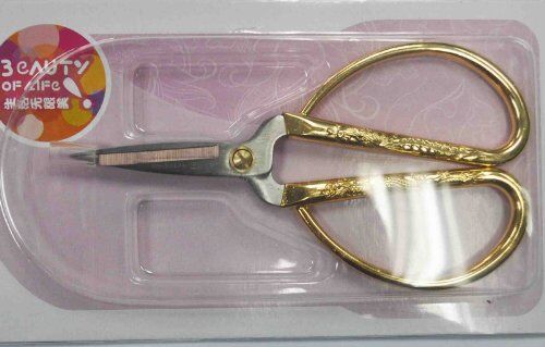 Close-up of the stainless steel blades of the multi-purpose scissors.
