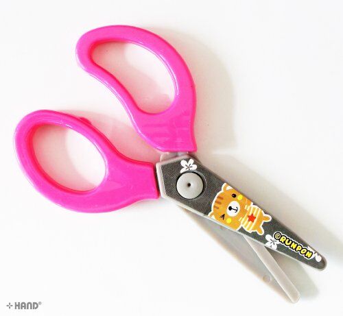 Kids using the edger scissors for a fun craft project