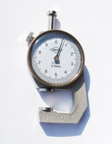 Portable fabric thickness gauge measuring tool