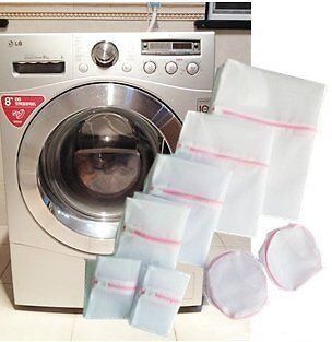 Zipper closure of the laundry wash bag shown in detail