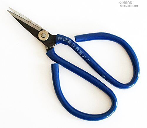 Close-up of the 5.5" heavy duty scissors showing sharp blades.