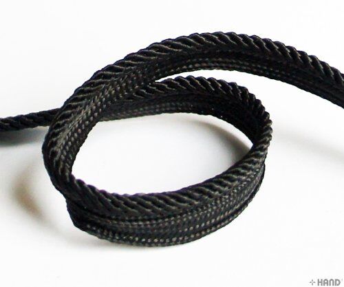 Close-up of the plait edge detail on the black trim