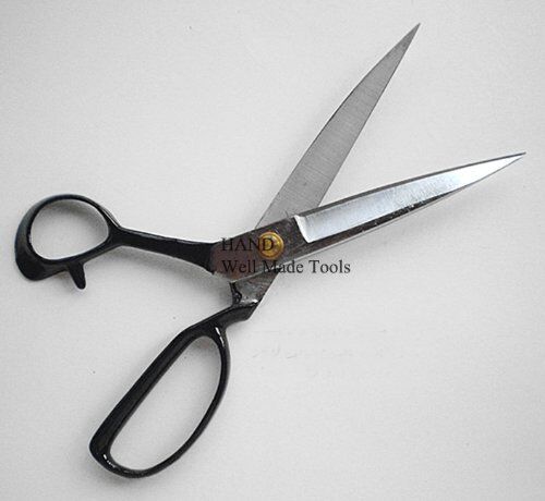 Scissors displayed on a cutting mat with fabric samples.