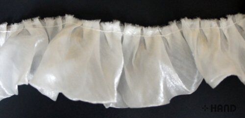 Full length view of 5 metres of frill trim displayed flat.
