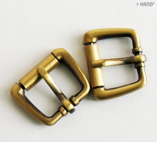 Small vintage gold tone metal belt buckle, 30x25mm.