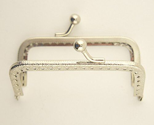 Close-up of the engraved flowers on the coin purse frame