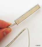Magnetic base attachment of the sewing machine lamp.