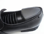 Close-up of shoe expander mechanism for adjusting size