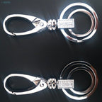 Close-up of the sturdy metal buckle included in the pack.