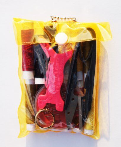 Thimble and threader included in the sewing kit