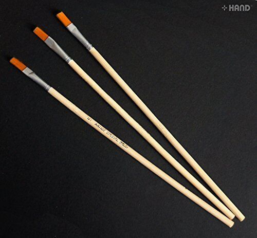 Set of 3 flat oil paint brushes in assorted sizes