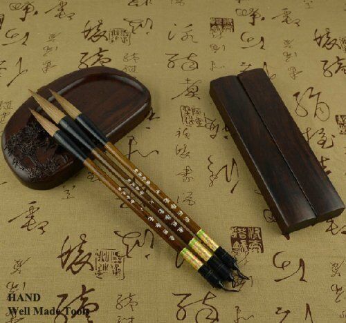 Set of two sumi brushes in a protective packaging.