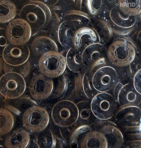 Packaging of 4-part press stud buttons for crafting