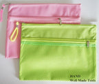 Close-up of a durable fabric tool bag with zipper, measuring 28x21cm.