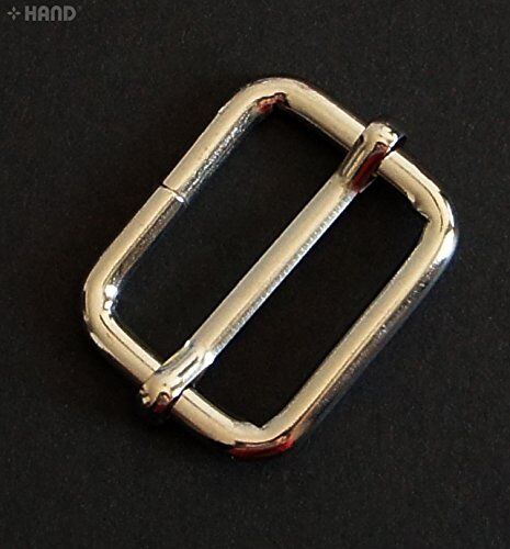 Close-up view of a 3cm adjustable metal slider buckle.