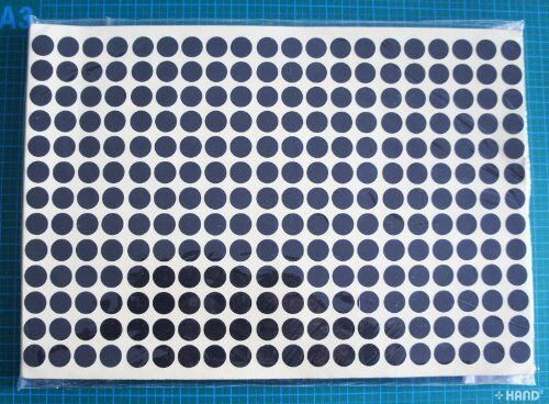 Pack of self-adhesive round labels in black, 13mm diameter