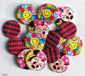 Pack of 15 assorted party bags badges with Minnie Mouse design
