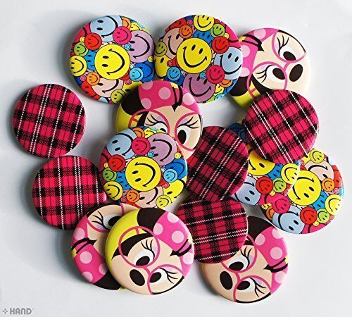 Pack of 15 assorted party bags badges with Minnie Mouse design