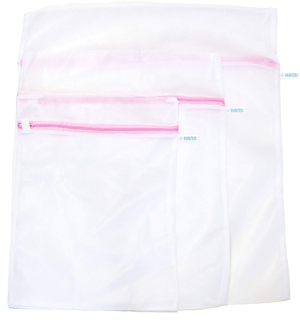 Zipped laundry bag in dense net fabric for delicate items