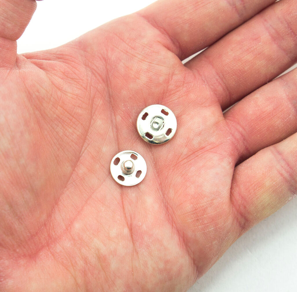 Pack of 40 sets of 13mm metal clip buttons displayed on a table.