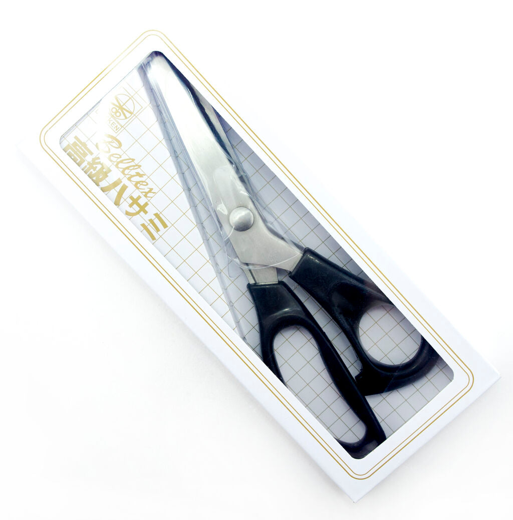Close-up of the cutting blade of the pinking shears showing serrated edge.