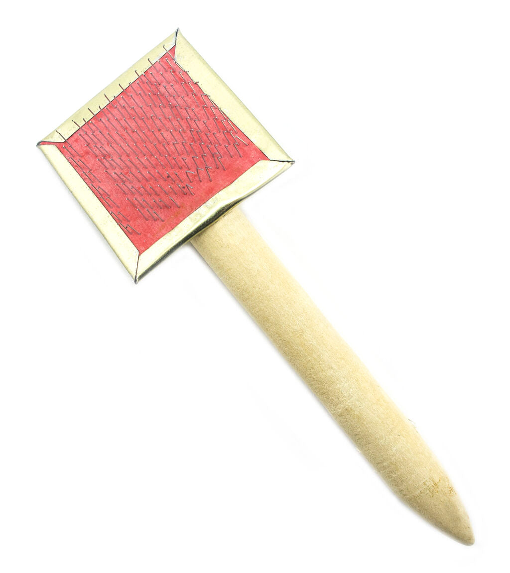 Fur care wire brush with sturdy bristles for cleaning fur