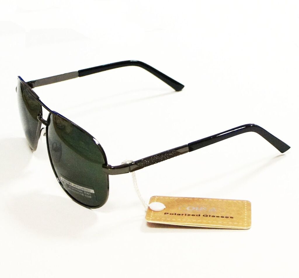 Sunglasses case and polishing cloth included with polarised sunglasses.