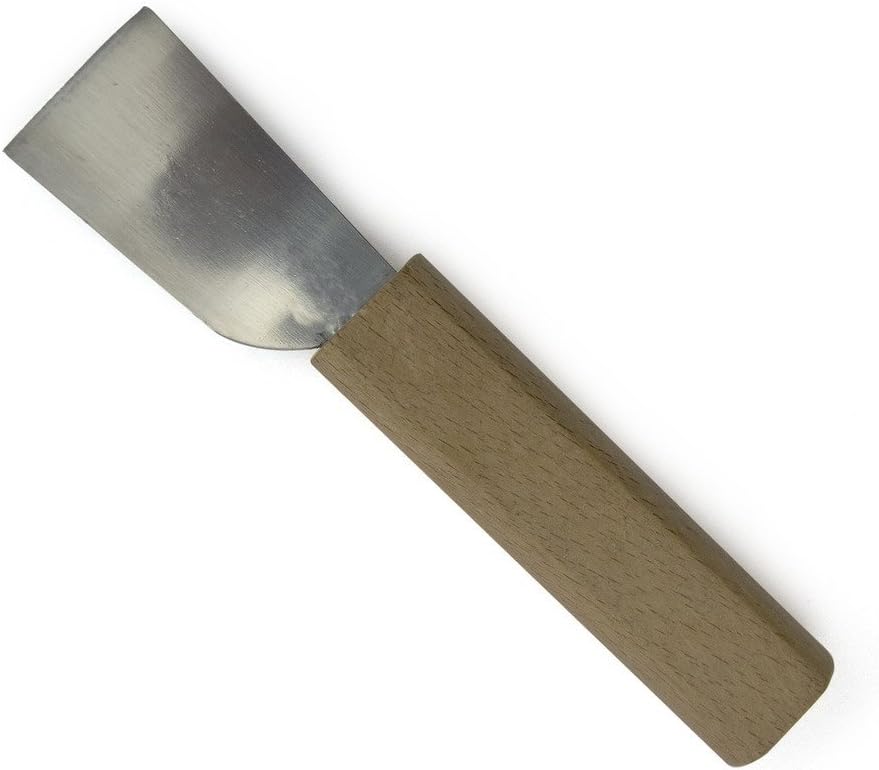 Close-up of the 35mm cutting edge of the leather craft knife.