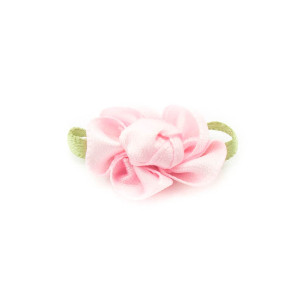 Pack of 20 pretty ribbon bows with coloured fabric flowers.