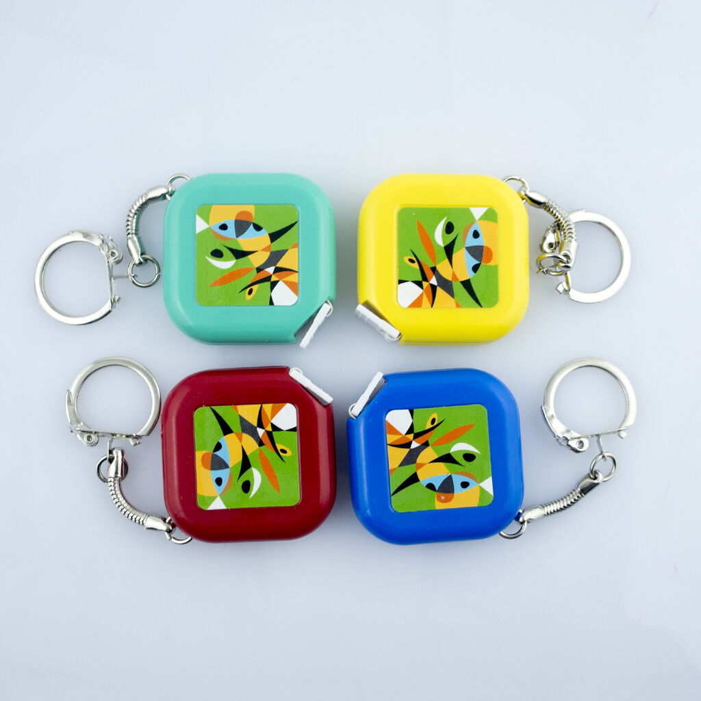 Keyring attachment for easy carrying of the tape measure.