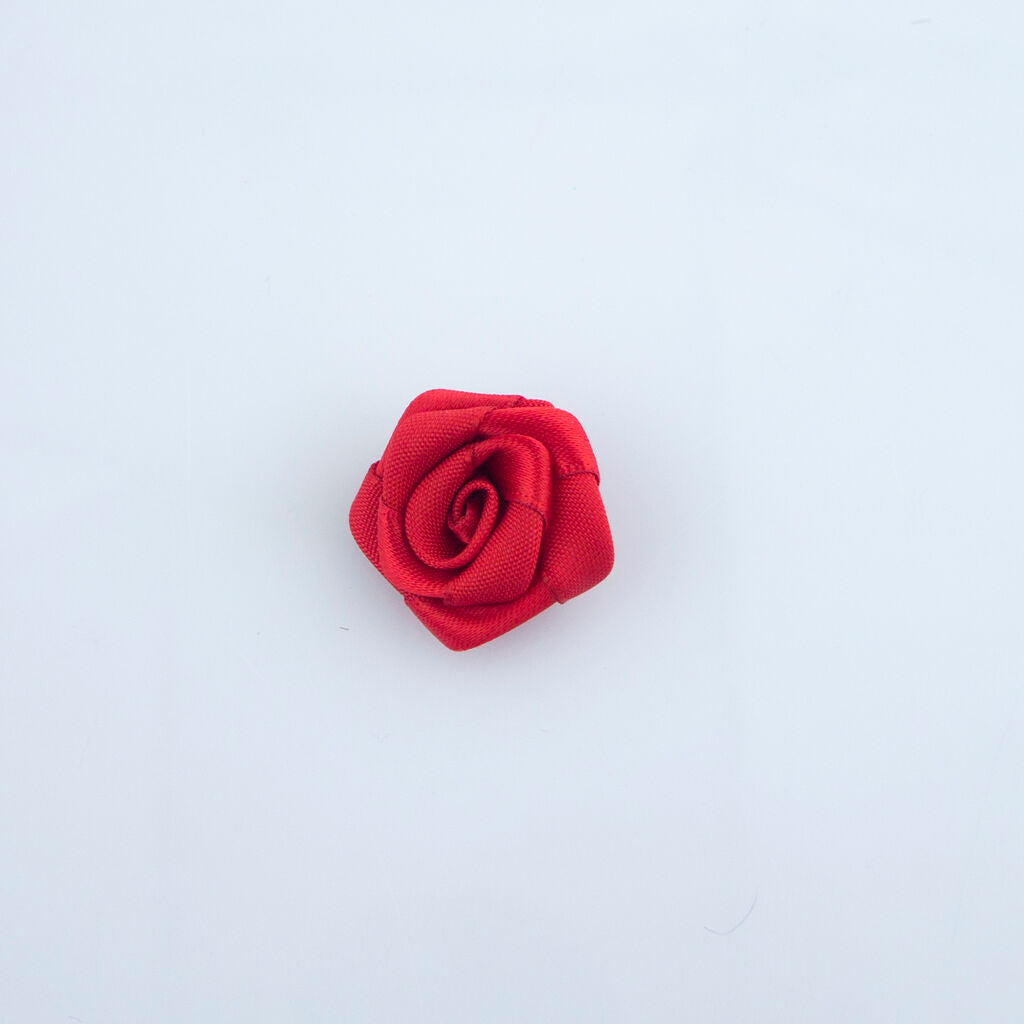 Close-up of a single deep red rose ribbon trim, 21 mm diameter.