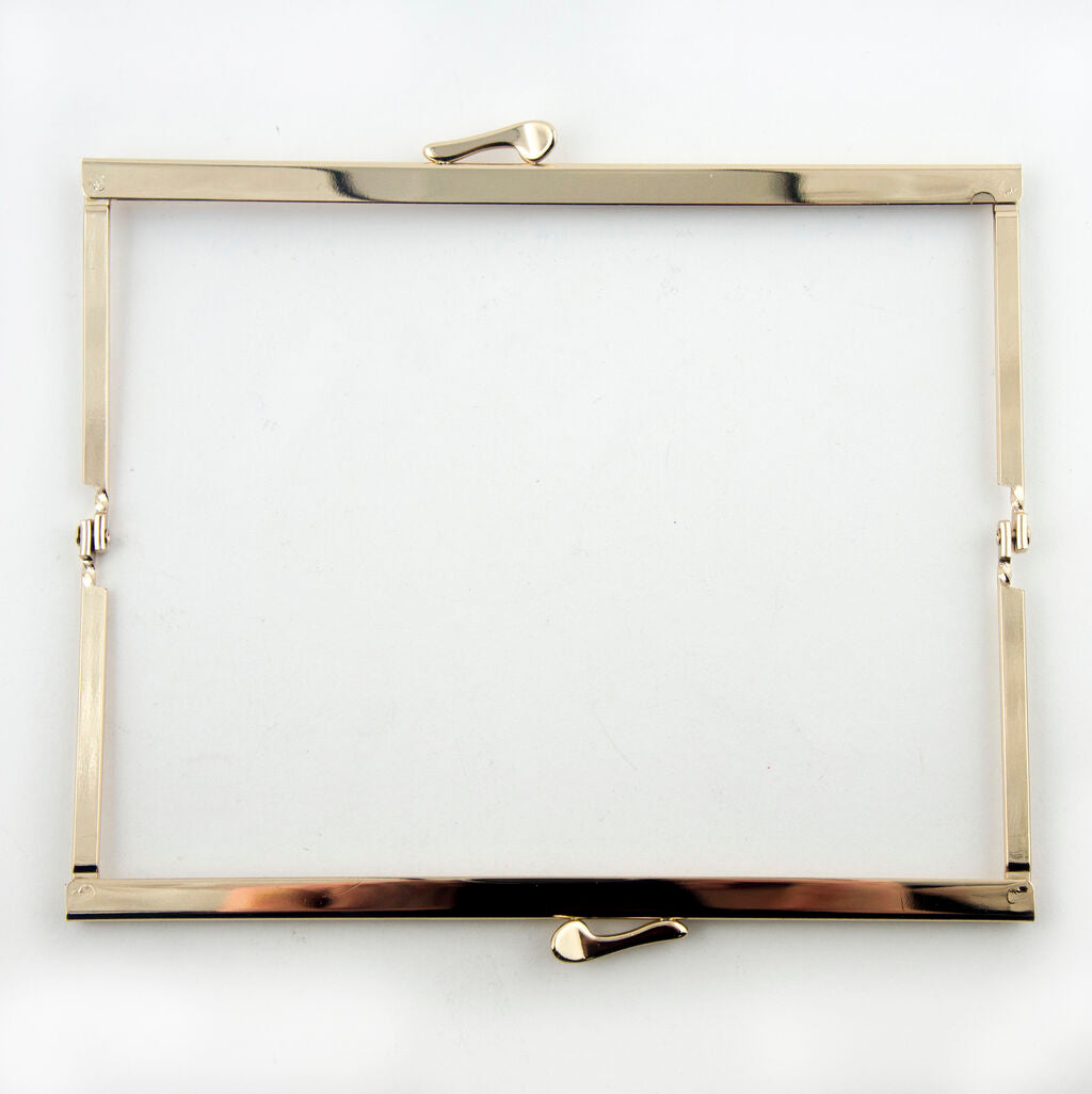 Close-up of the kiss clasp on the gold tone purse frame.
