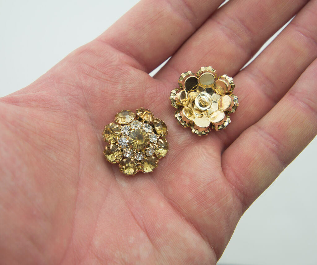 Close-up of a large amber yellow crystal button, 22 mm diameter.
