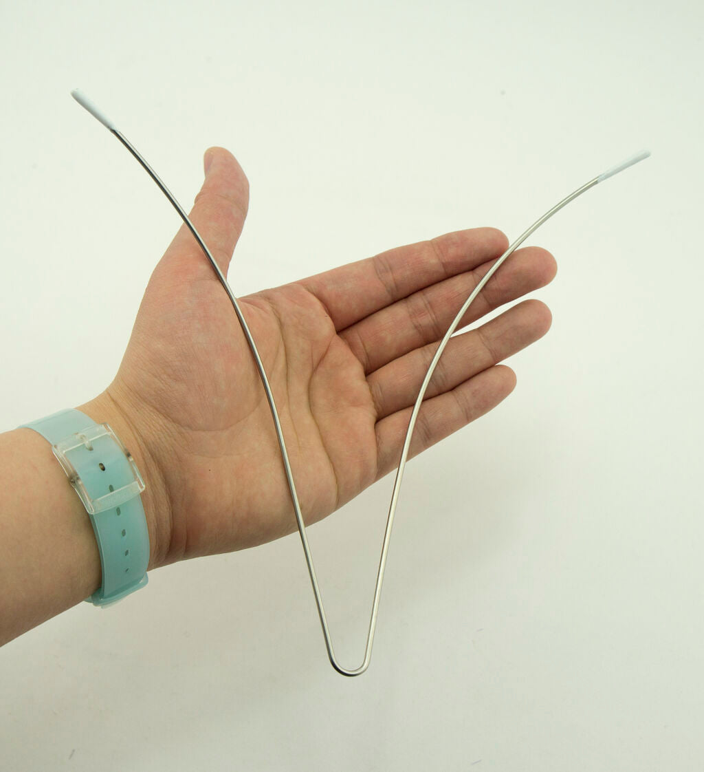 Close-up of the curved body form shaped V wires showing dimensions.
