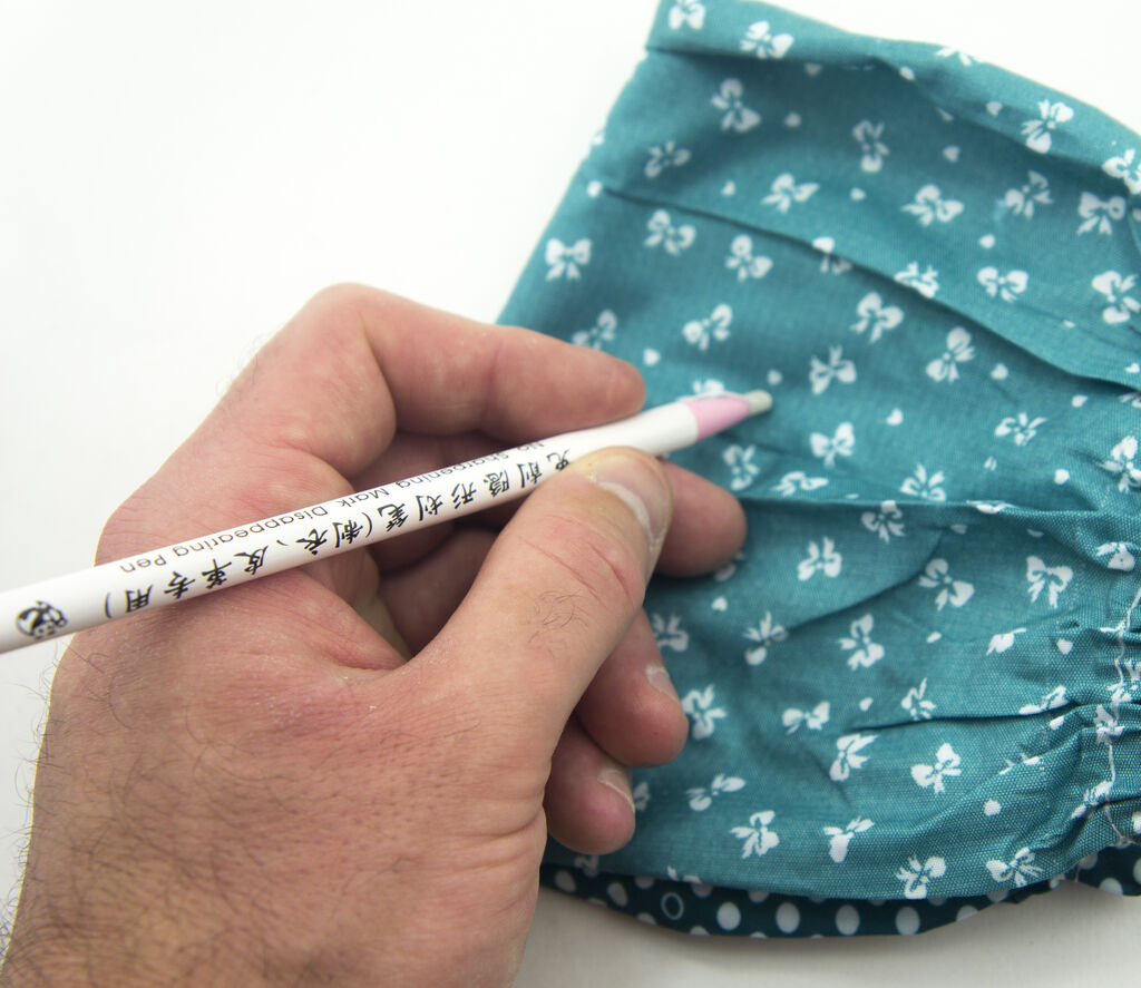Auto-fading feature demonstrated on leather material