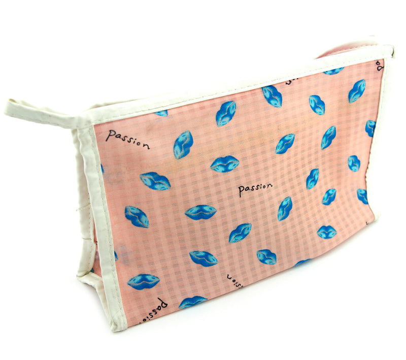 Peach Passion lips waterproof pencil case with mirror, 23 x 14 cm