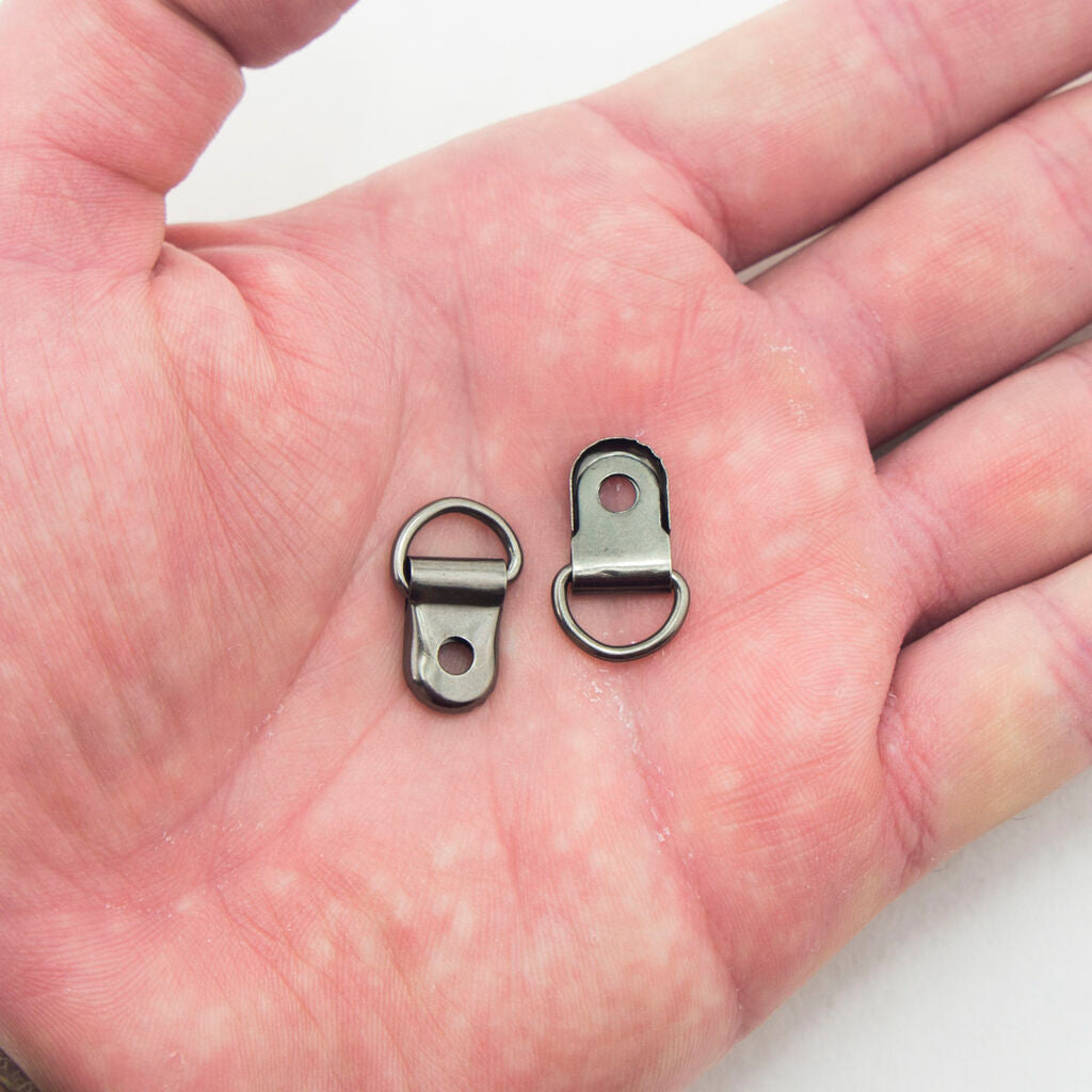 Close-up of dark gunmetal eyelet showing size 18 x 10 mm.