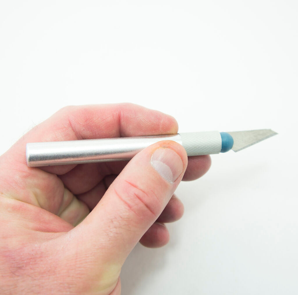 Comfort grip handle of the precision craft knife for easy use.