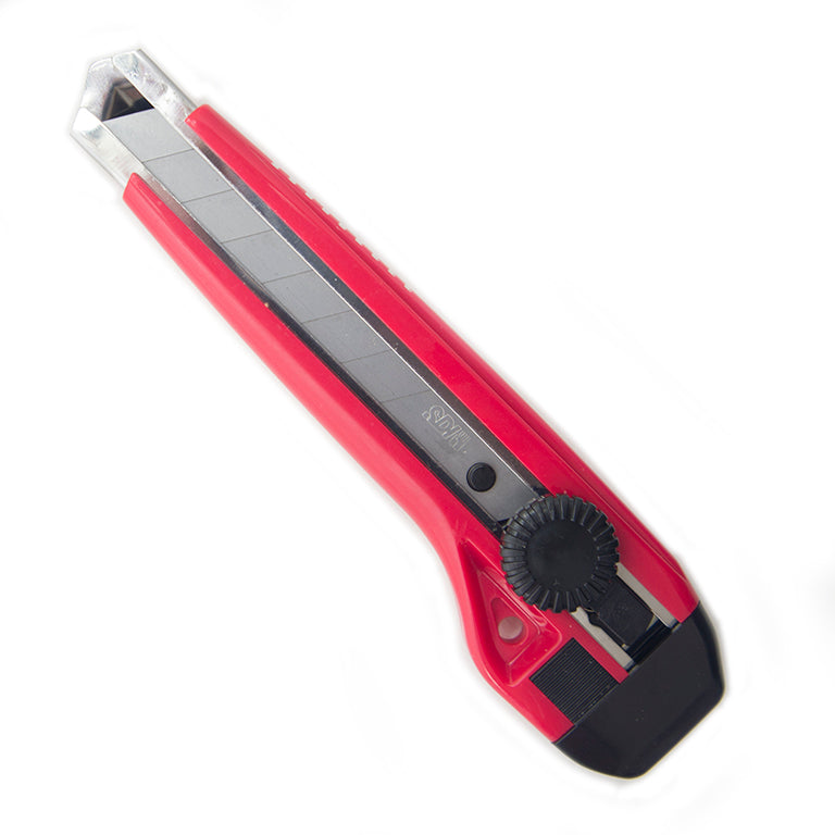 Retractable segment blade knife with safety features