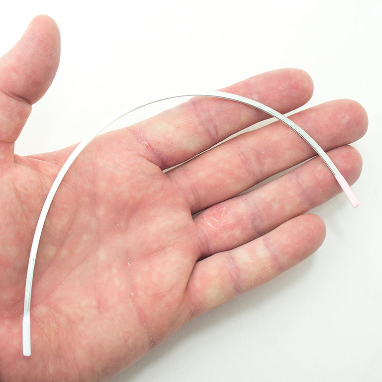 Measurement of the medium bra wires, highlighting size and shape.
