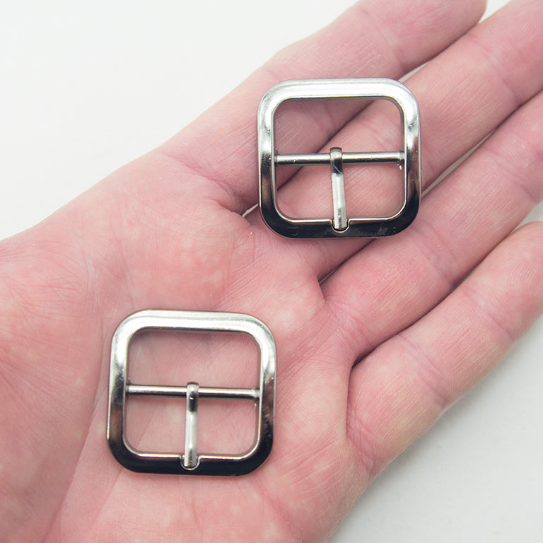 Close-up of a dark silver tone metal buckle, 33 x 33 mm.