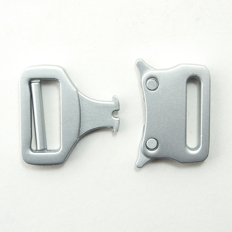 Dimensions of the heavy duty metal quick release buckle displayed