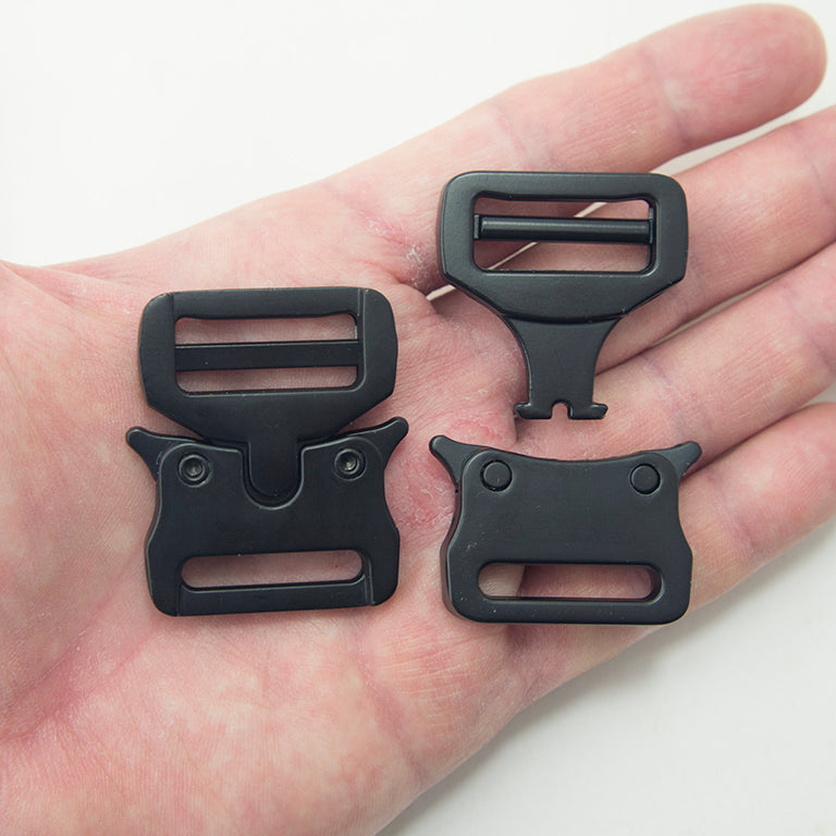 Rectangular slider buckle suitable for belts and accessories.