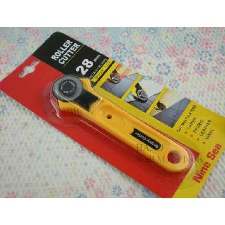 NINE SEA Standard Rotary Cutter 28mm Straight Handle Right Handed + 2 Free Blades Offer NINE SEA Standard Rotary Cutter 28mm Straight Handle Right Handed + 2 Free Blades Offer